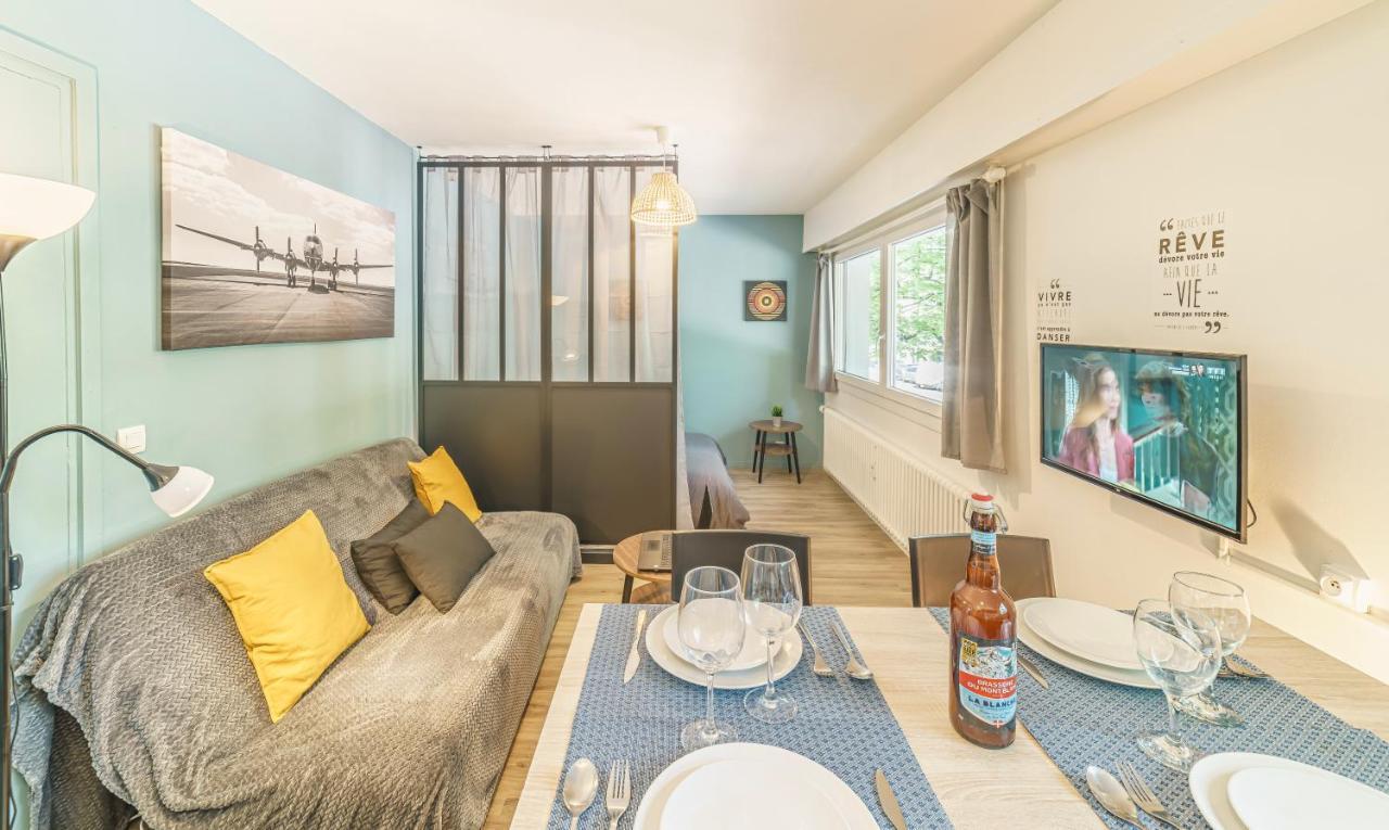 Cosy 108 - Centre - Stationnement - Gare Apartment *